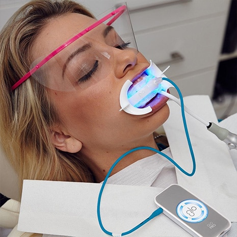 Cosmetic Dentistry: Teeth Whitening